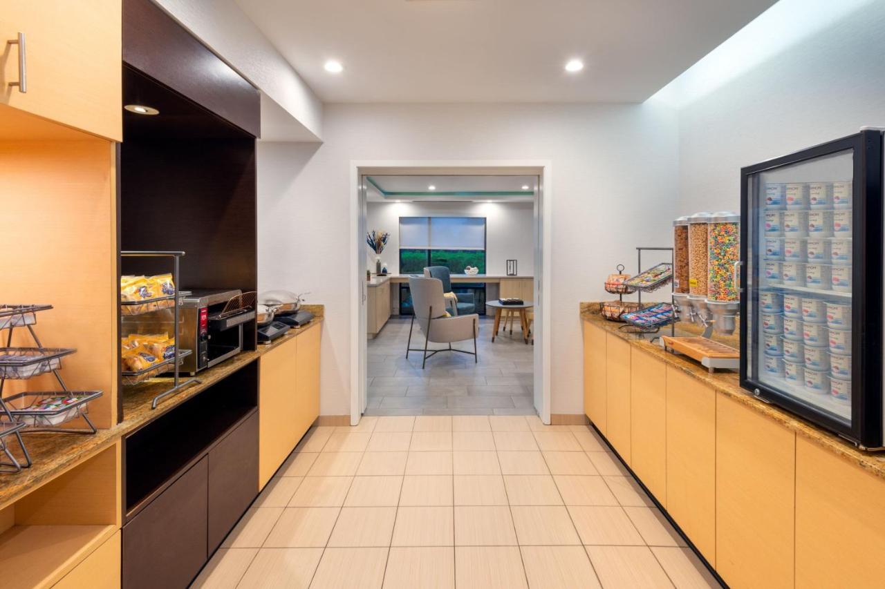 ทาวน์เพลซ สวีท บัฟฟาโล แอร์พอร์ต Hotel ชีคโทวากา ภายนอก รูปภาพ